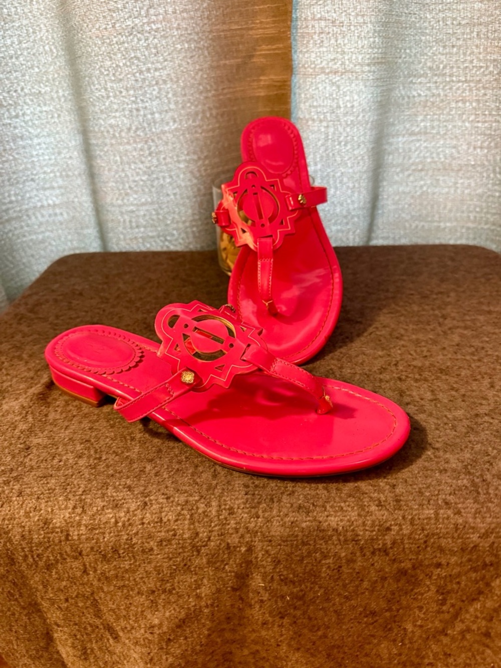crown & ivy Hot Pink Decorative Medallion Thong Sandals